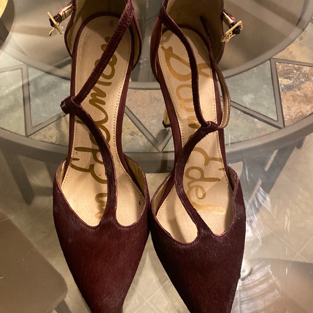 VINTAGE GENTLY USED WINE POINTY  T-STRAP Stiletto’s GOLD heels by Sam Elderman!
